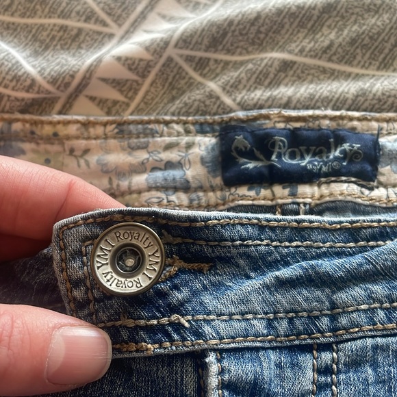 Royalty slightly distressed jeans size 8 - Picture 3 of 5